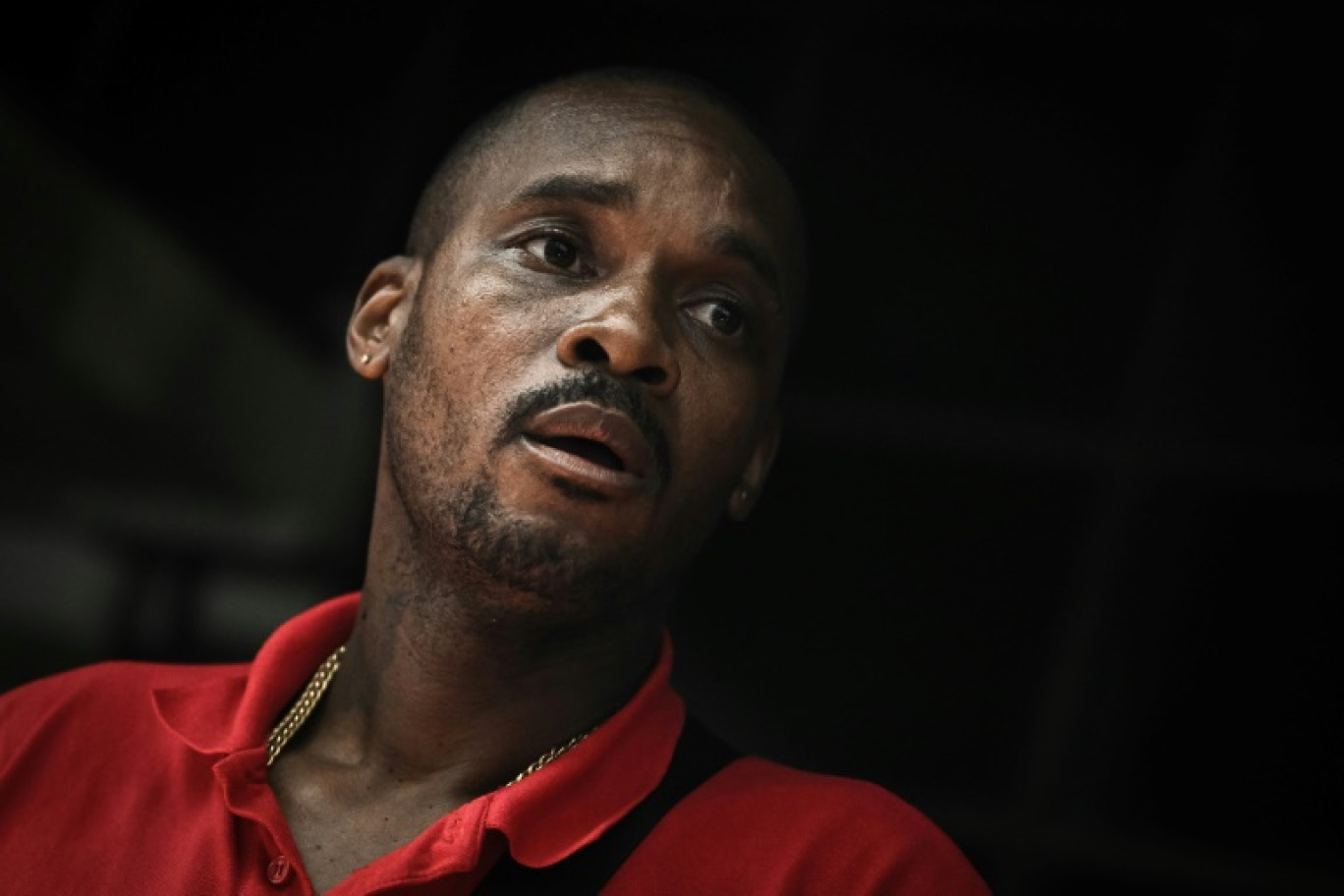 Rodrigue Petitot, chef du Rassemblement pour la protection des peuples et des ressources afro-caribéens (RPPRAC) à Fort-de-France le 16 octobre 2024 © Philippe LOPEZ