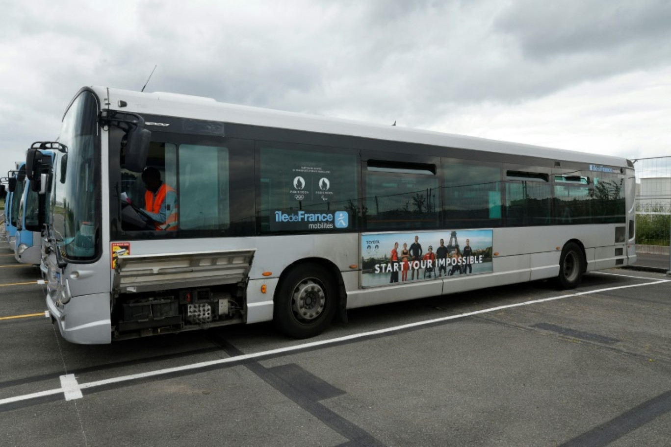 Un bus Ile-de-France Mobilités, près de Paris, le 10 juillet 2024 © Geoffroy VAN DER HASSELT