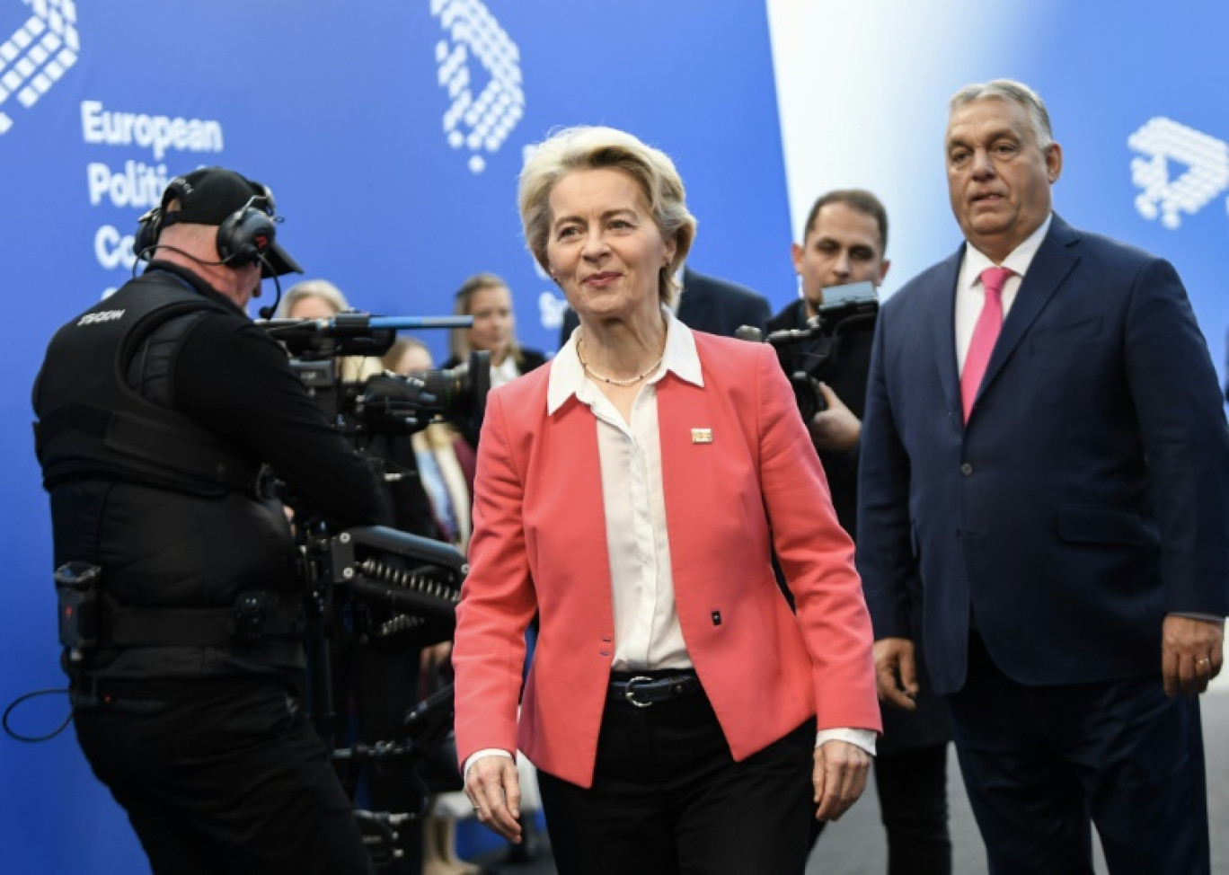 La présidente de la Commission européenne Ursula von der Leyen arrive au sommet de la Communauté politique européenne à Budapest le 7 novembre 2024 © Ferenc ISZA