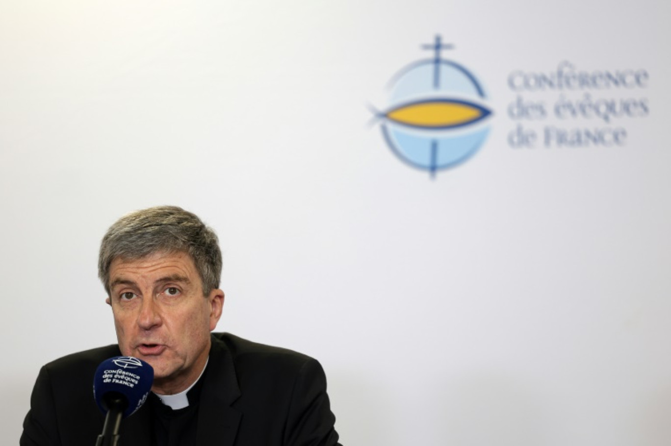 L'évêque de Reims et président de la Conférence des Évêques de France (CEF) Eric de Moulins-Beaufort lors d'une conférence de presse le dernier jour de la CEF, à Lourdes, le 10 novembre 2024 © Valentine CHAPUIS