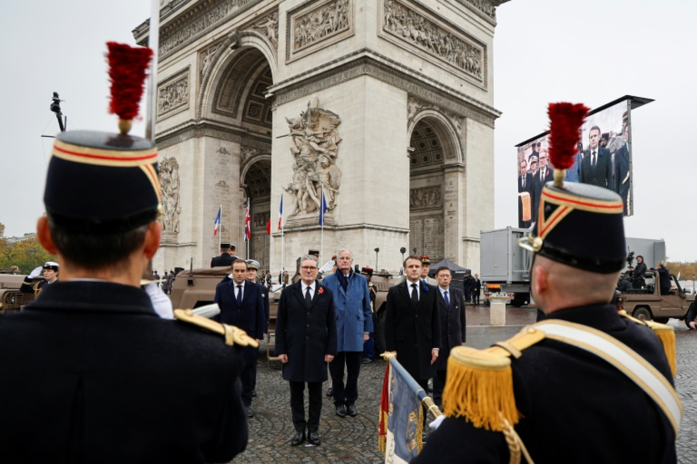 Le ministre des Armées Sébastien Lecornu, le Premier ministre britannique Keir Starmer, le Premier ministre Michel Barnier et le président Emmanuel Macron (de GàD) lors des commémorations marquant le 106e anniversaire de l'armistice du 11 novembre 1918 © Ludovic MARIN