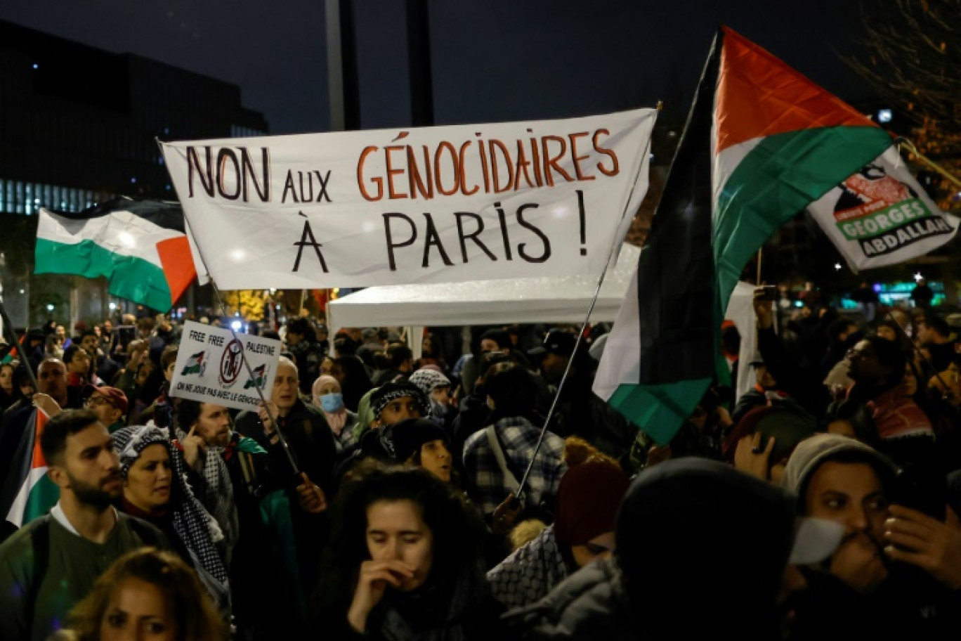 Une manifestation "stop génocide" avant le match de football France-Israël, à Aubervilliers, en Seine-Saint-Denis, le 14 novembre 2024 © Ian LANGSDON