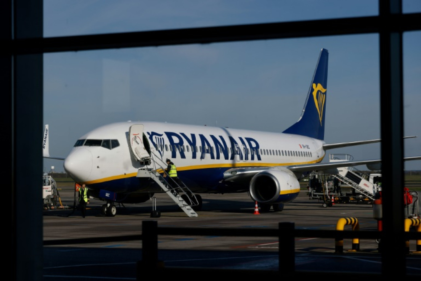 La compagnie low cost Ryanair devra rembourser les coûts supplémentaires imposés à certains passagers pour pouvoir s'enregistrer sur un vol, a annoncé jeudi le gendarme italien de la concurrence © David GANNON