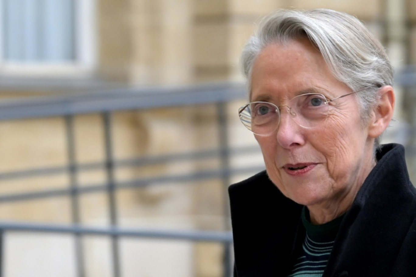 L'ancienne Première ministre Elisabeth Borne arrive pour son audition devant une mission d'information du Sénat français sur la détérioration des finances publiques françaises depuis 2023, à Paris, le 15 novembre 2024 © Bertrand GUAY