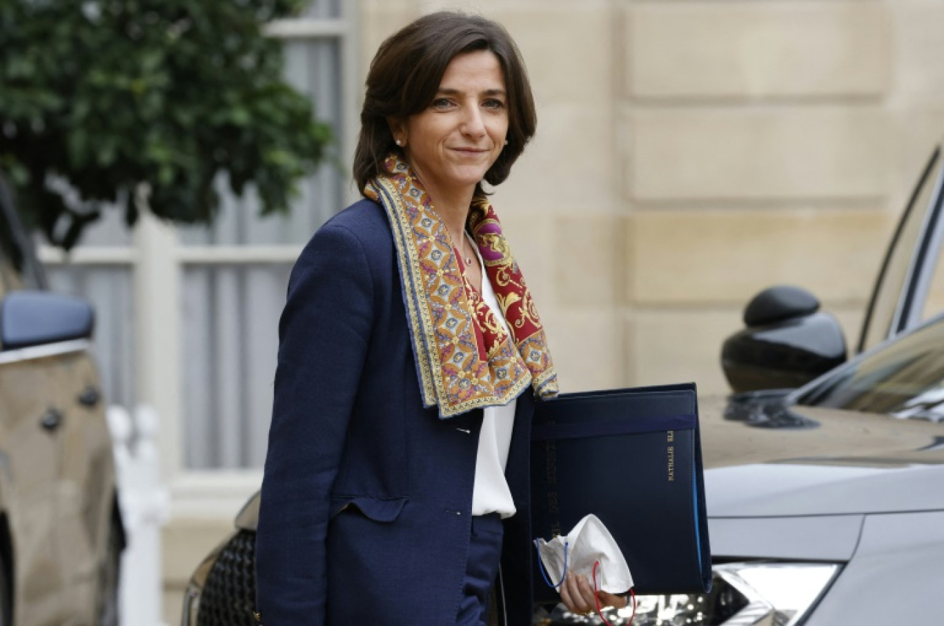 La MoDem Nathalie Elimas, à l'époque secrétaire d'État chargée de l'Education prioritaire, quitte le palais de l'Élysée à l'issue du conseil des ministres à Paris, le 17 novembre 2021 © LUDOVIC MARIN