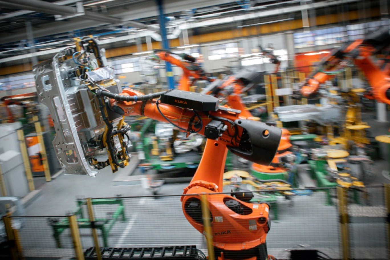 Un robot automatisé dans l'usine Renault de Blainville-sur-Orne, à Colombelles, près de Caen, le 30 aôut 2023 (ARCHIVES) © LOU BENOIST