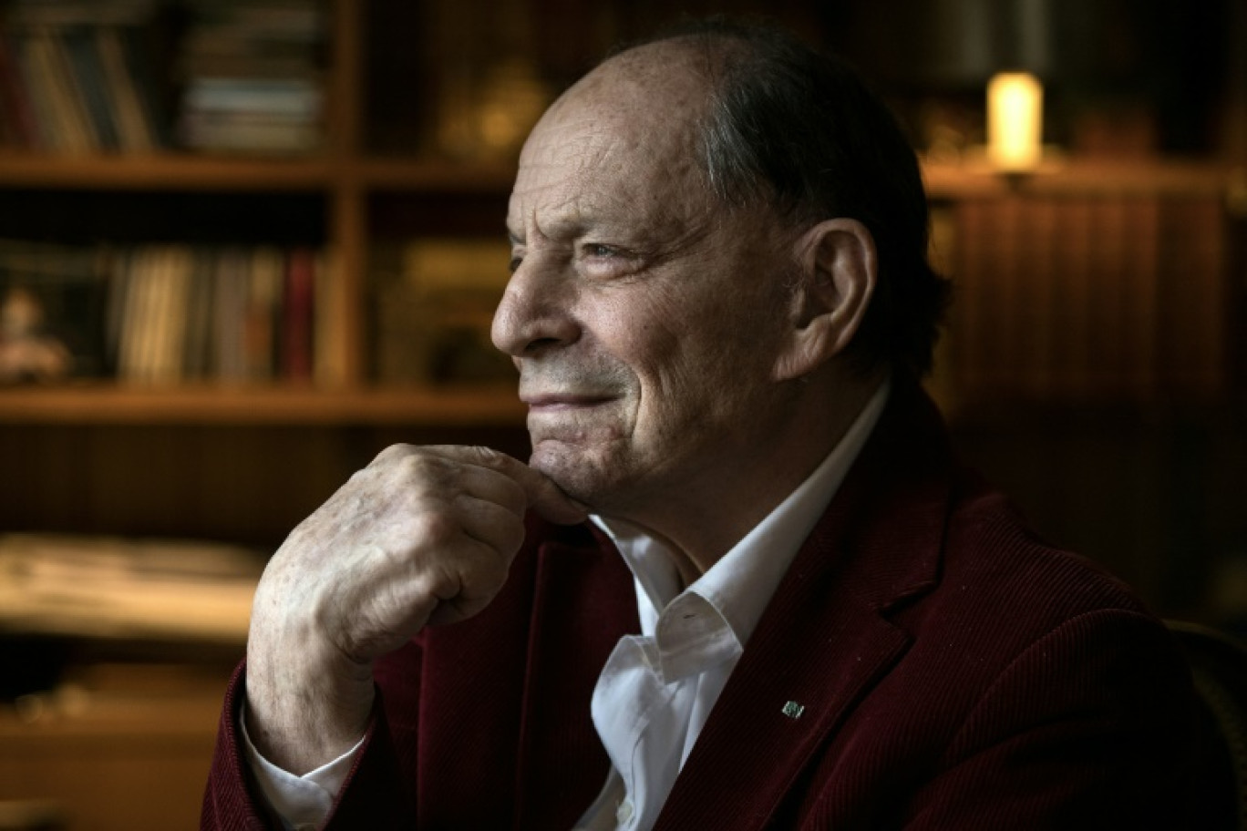 Charles Dumont dans son appartement à Paris, le 19 mars 2018 © CHRISTOPHE ARCHAMBAULT