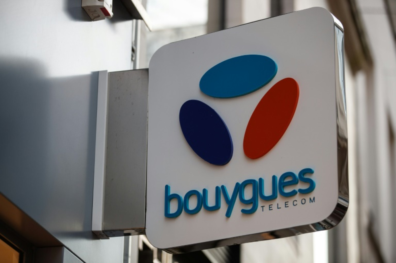 Le rachat par Bouygues de l'opérateur La Poste Telecom, aussi connu sous le nom "La Poste Mobile", a été finalisé pour 950 millions d'euros © Sameer Al-DOUMY