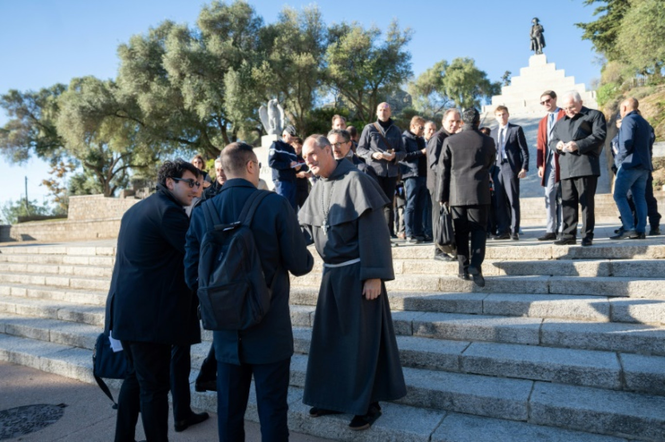 L'évêque d'Ajaccio, Mgr François-Xavier Bustillo, discute avec une délégation du Vatican le 15 novembre 2024 à Ajaccio, en vue d'une possible venue du Pape en Corse © Pascal POCHARD-CASABIANCA