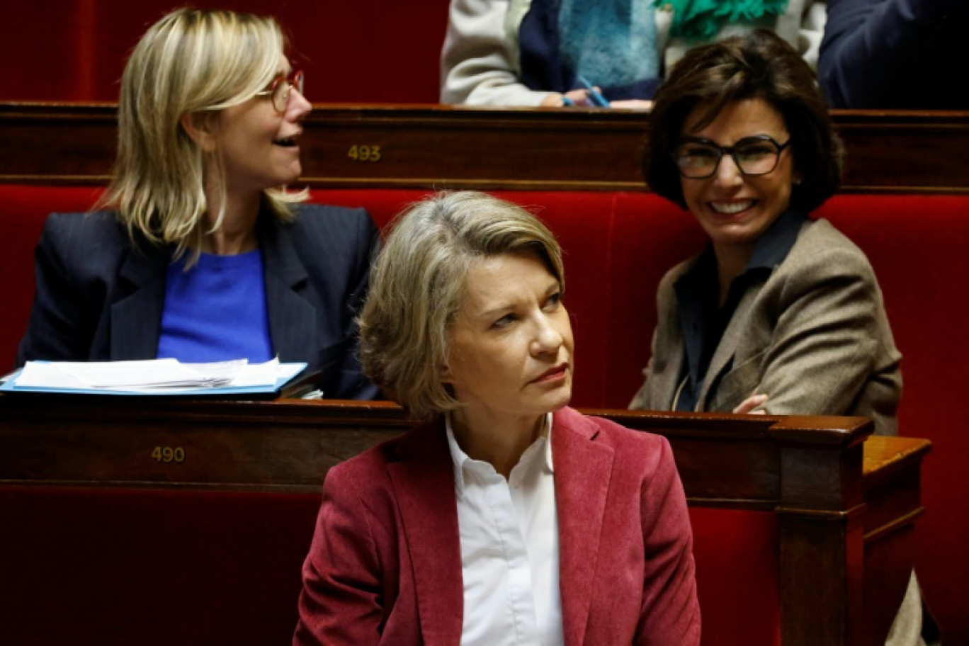 La ministre de l'Éducation nationale Anne Genetet (au centre) à l'Assemblée nationale à Paris le 13 novembre 2024 © Ludovic MARIN