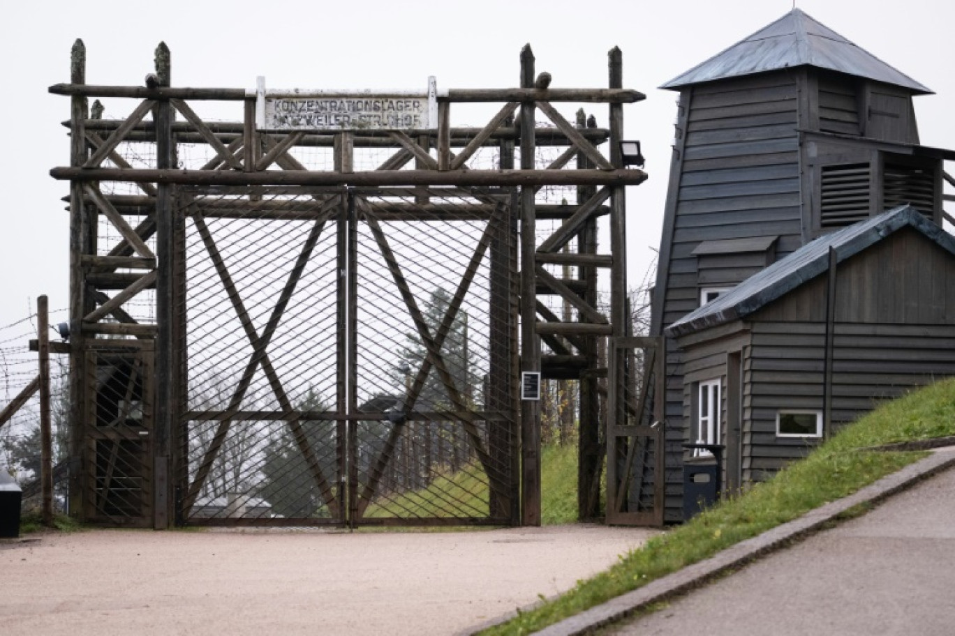 L'entrée de l'ancien camp de concentration Natzweiler aussi appelé Struthof, à Natzwiller dans le Bas-Rhin, le 12 novembre 2024 © SEBASTIEN BOZON