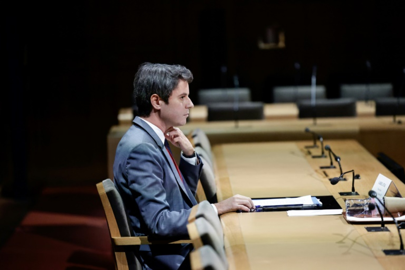 L'ancien Premier ministre Gabriel Attal avant son audition par la commission des finances du Sénat sur le dérapage budgétaire, à Paris le 8 novembre 2024 © STEPHANE DE SAKUTIN