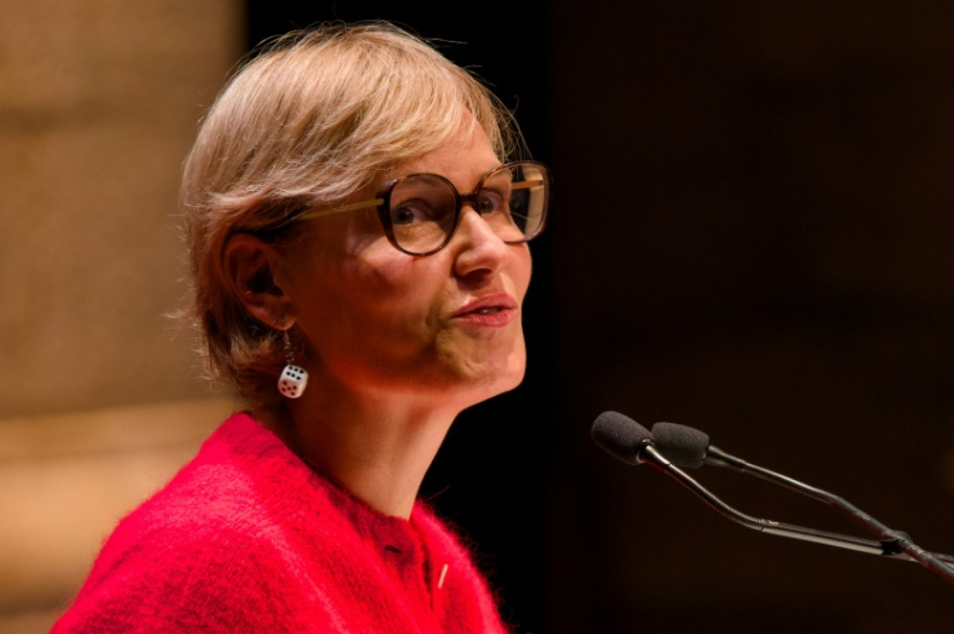 L'actrice française Judith Godrèche lors d'un discours pendant les journées d'été du Parti socialiste à Blois le 30 août 2024 © Guillaume Souvant