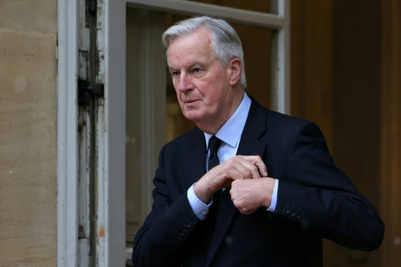 Le Premier ministre Michel Barnier sur le perron de l'Hôtel Matignon le 21 novembre 2024 à Paris © Thomas SAMSON