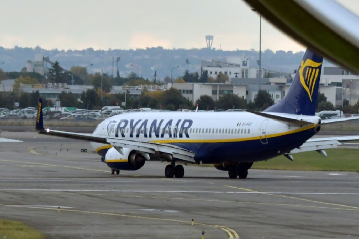 La compagnie Ryanair a menacé mercredi d'arrêter de desservir dix aéroports régionaux français à partir du 1er janvier si l'alourdissement de la taxation du secteur aérien est inscrite dans le budget 2025 © PASCAL PAVANI