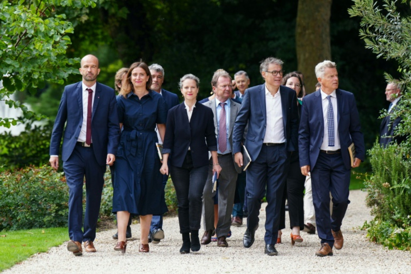 Les leaders du Nouveau Front populaire, entourant Lucie Castets, arrivent le 23 août 2024 au palais de l'Elysée à Paris © Dimitar DILKOFF