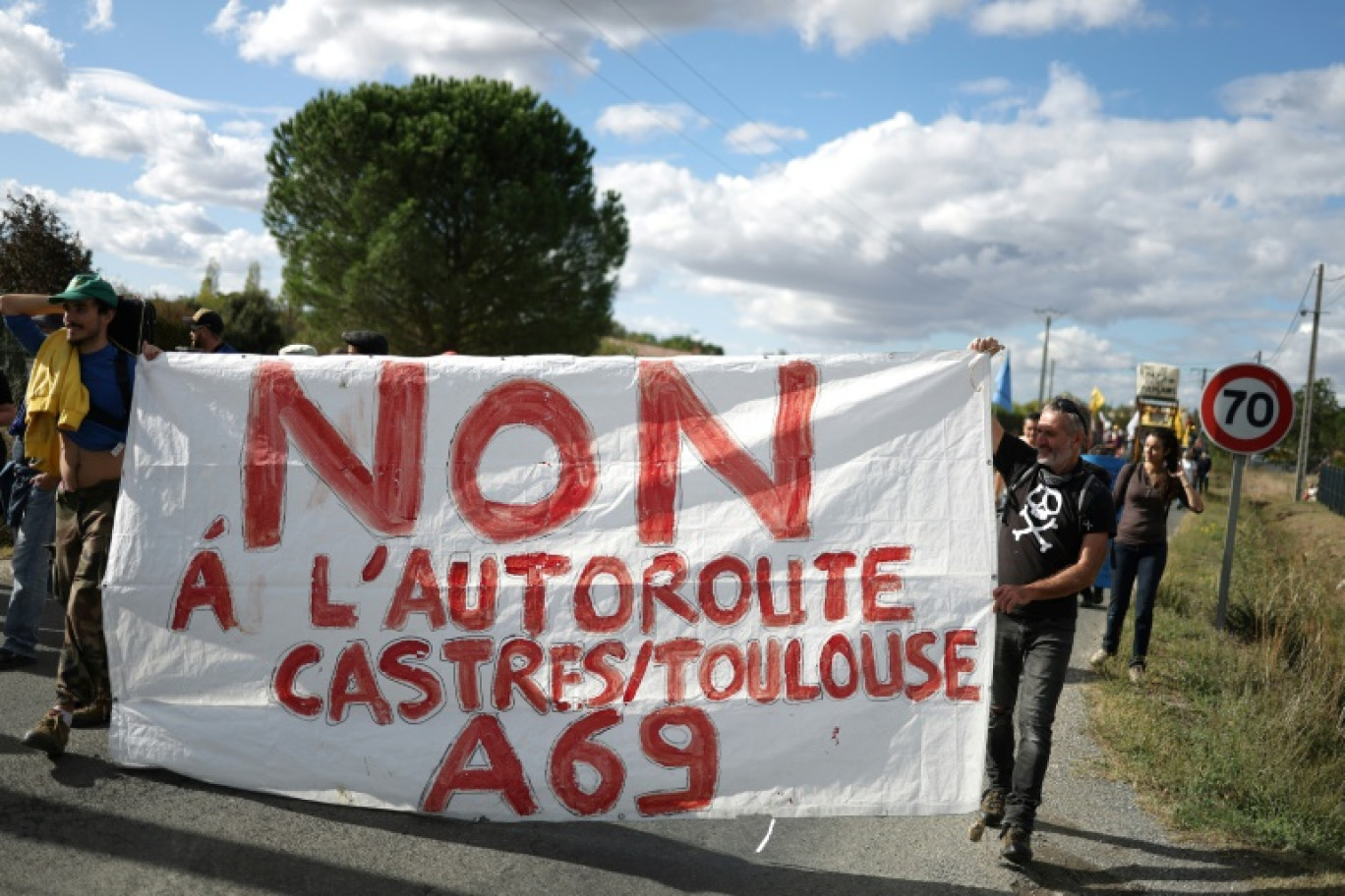 Une manifestation contre le projet d'autoroute A69 entre Toulouse et Castres, à Saix, le 21 octobre 2023 © CHARLY TRIBALLEAU