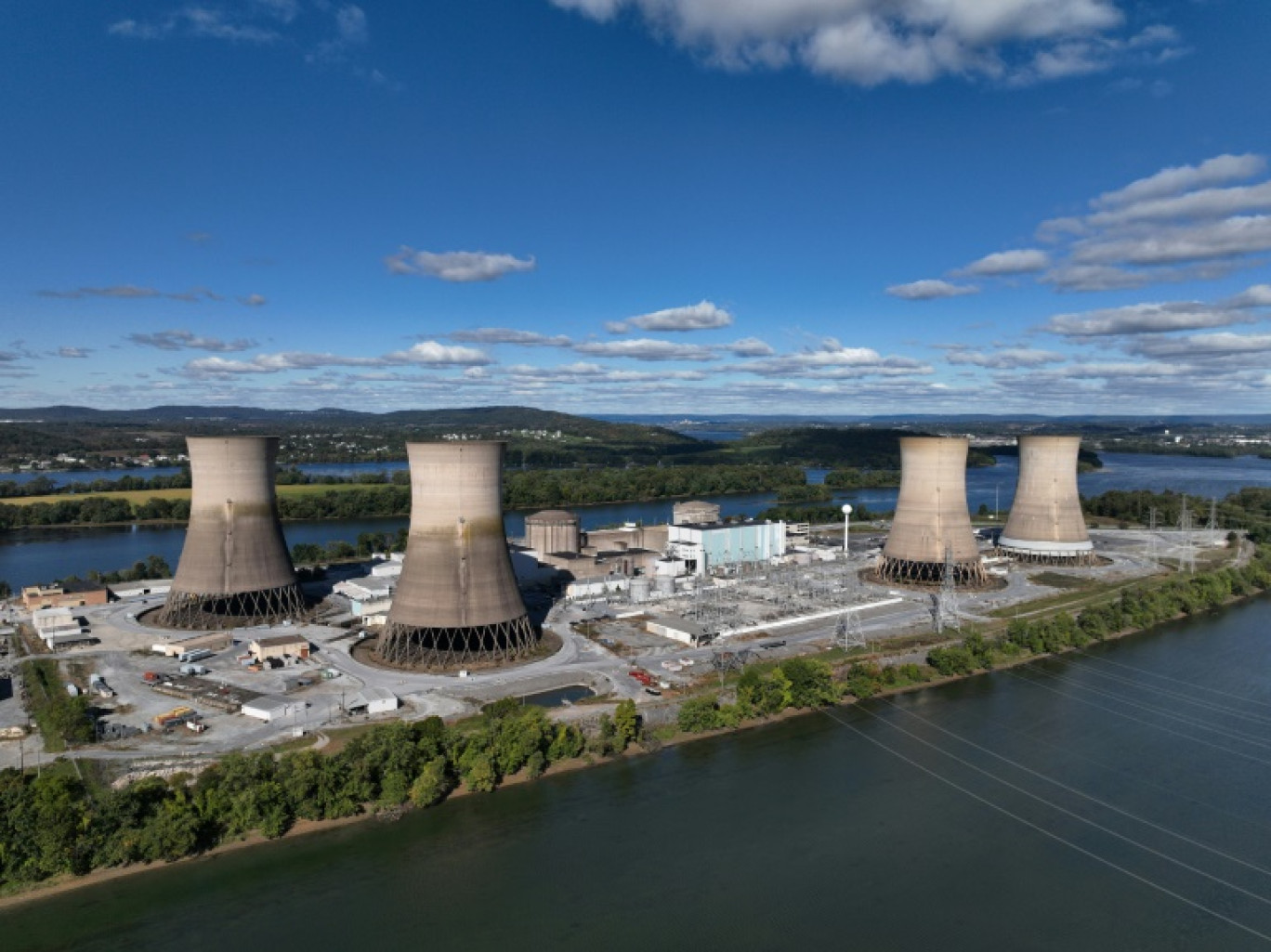 Vue aérienne de la centrale nucléaire de Three Mile Island, le 10 octobre 2024 près de Middletown, en Pennsylvanie © Chip SOMODEVILLA