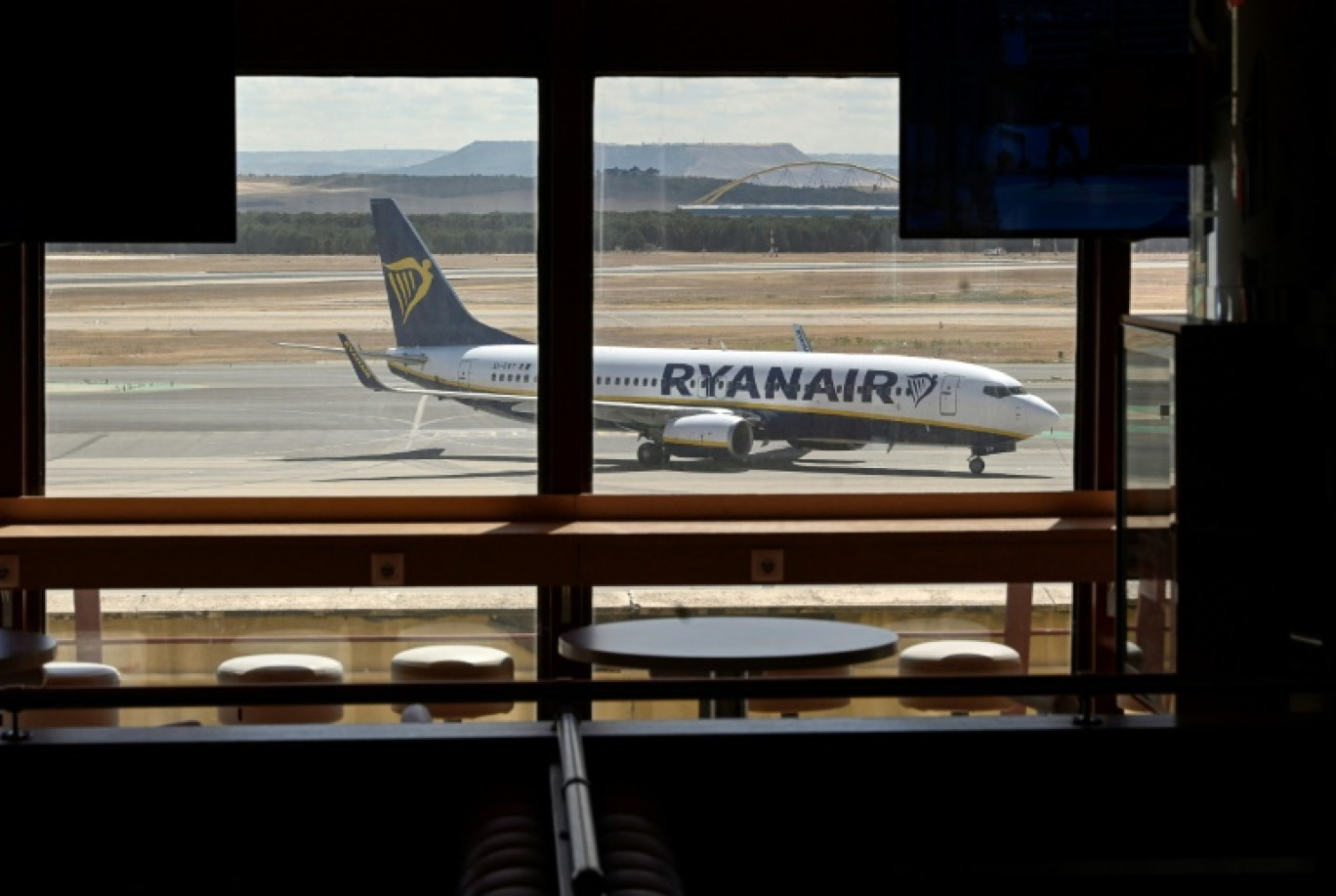 Un Boeing 737-8AS de la compagnie aérienne à bas coûts Ryanair, le 24 juin 2022 à l'aéroport Adolfo Suarez de Madrid © OSCAR DEL POZO