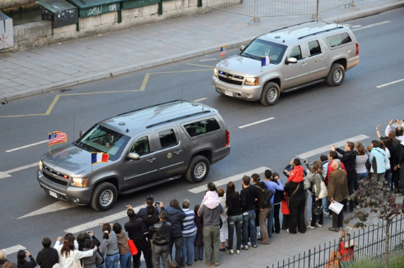 Le convoi automobile de Barack Obama lors de sa visite de Notre-Dame de Paris, le 6 juin 2009 © MIGUEL MEDINA