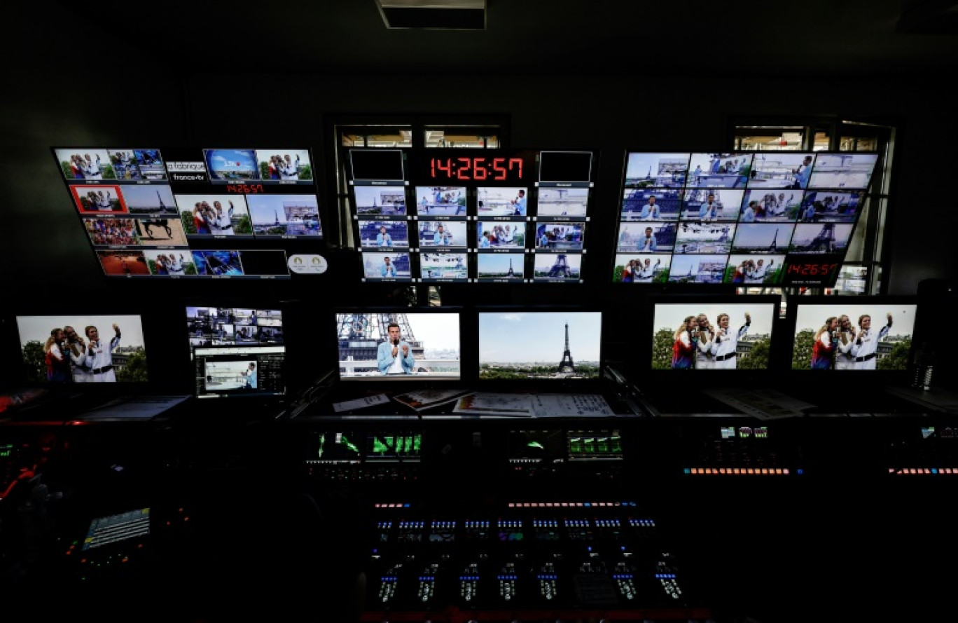 Un studio de France Télévisions sur un plateau au Trocadéro à Paris, lors des Jeux olympiques, le 31 juillet 2024 © STEPHANE DE SAKUTIN