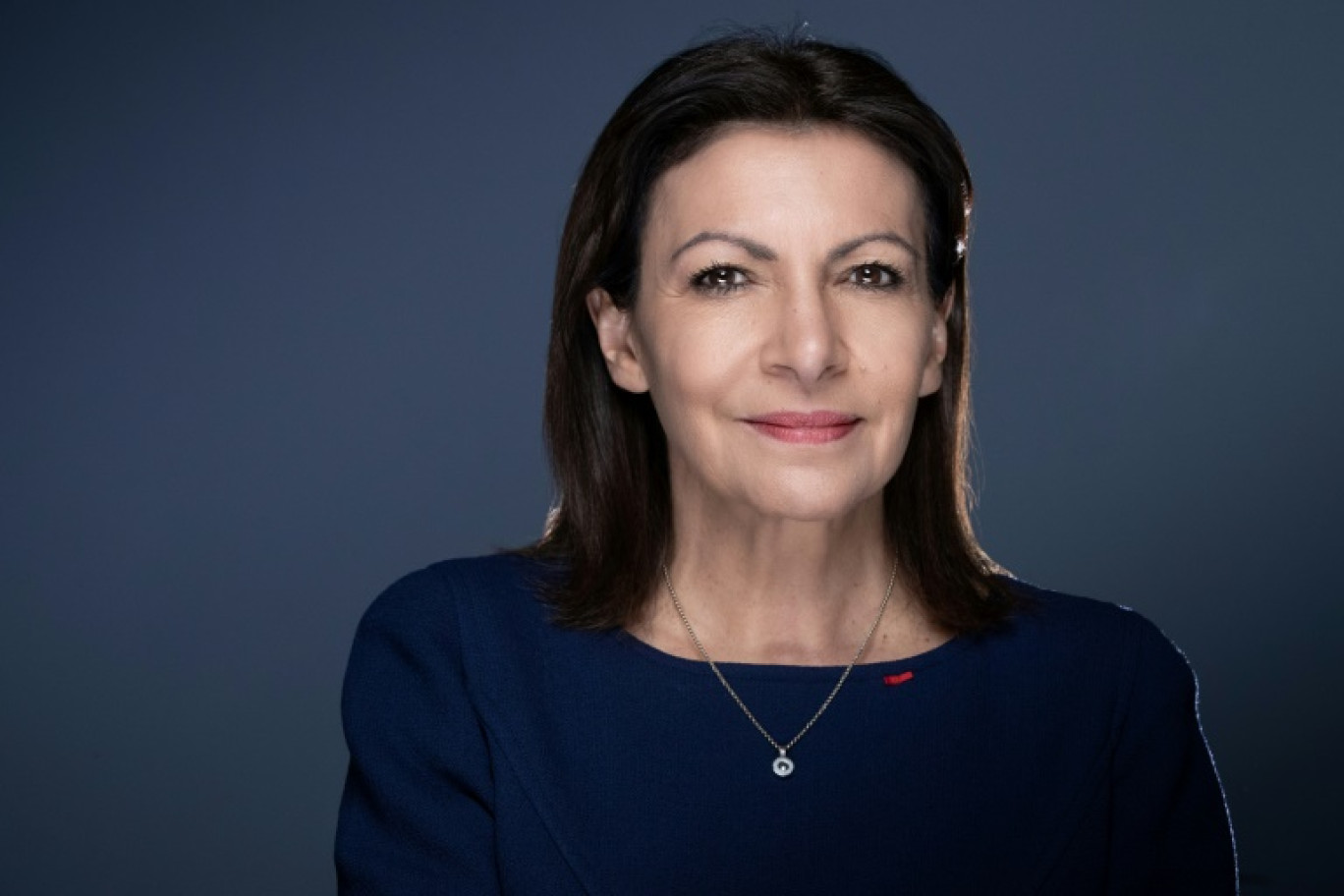 La maire de Paris, Anne Hidalgo, pose lors d'une séance photo à Paris, le 1er février 2022 © JOEL SAGET