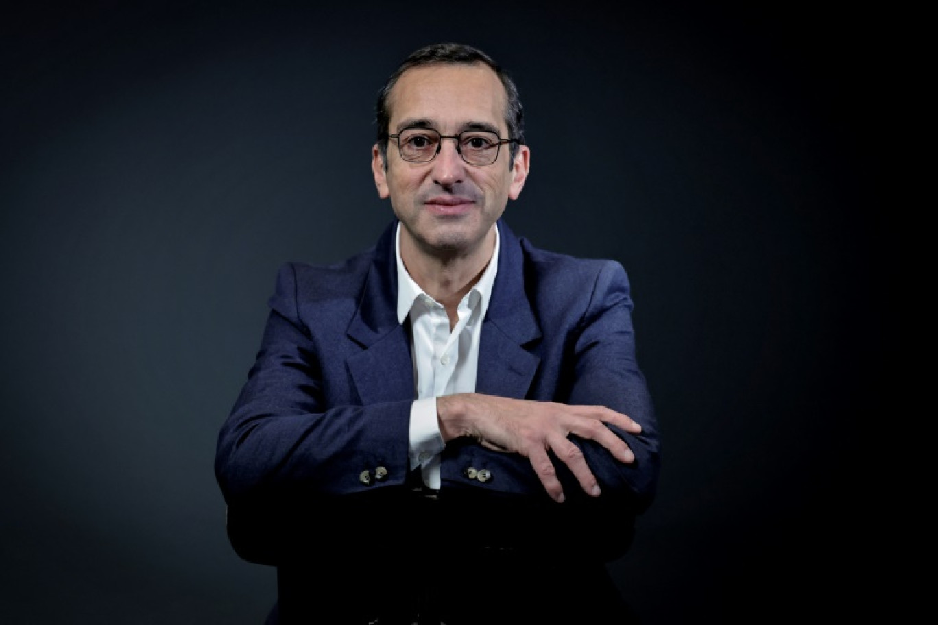 Rémi Féraud, sénateur PS et candidat à la mairie de Paris, pose pour l'AFP à Paris, le 27 novembre 2024 © STEPHANE DE SAKUTIN