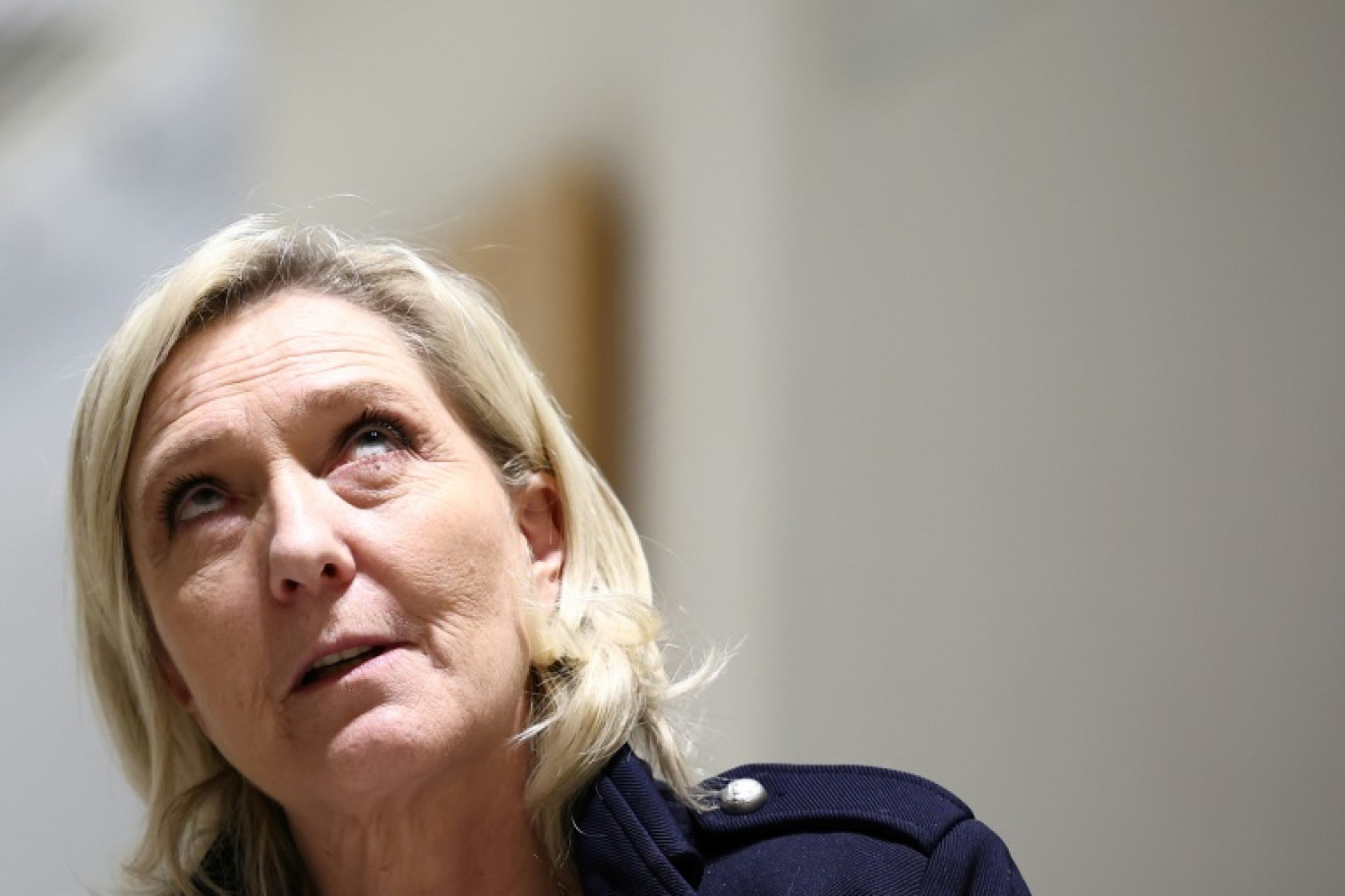 La cheffe de file du Rassemblement National (RN) Marine Le Pen, arrive au tribunal correctionnel de Paris pour son procès pour détournement de fonds publics européens, à Paris, le 26 novembre 2024 © Anne-Christine POUJOULAT