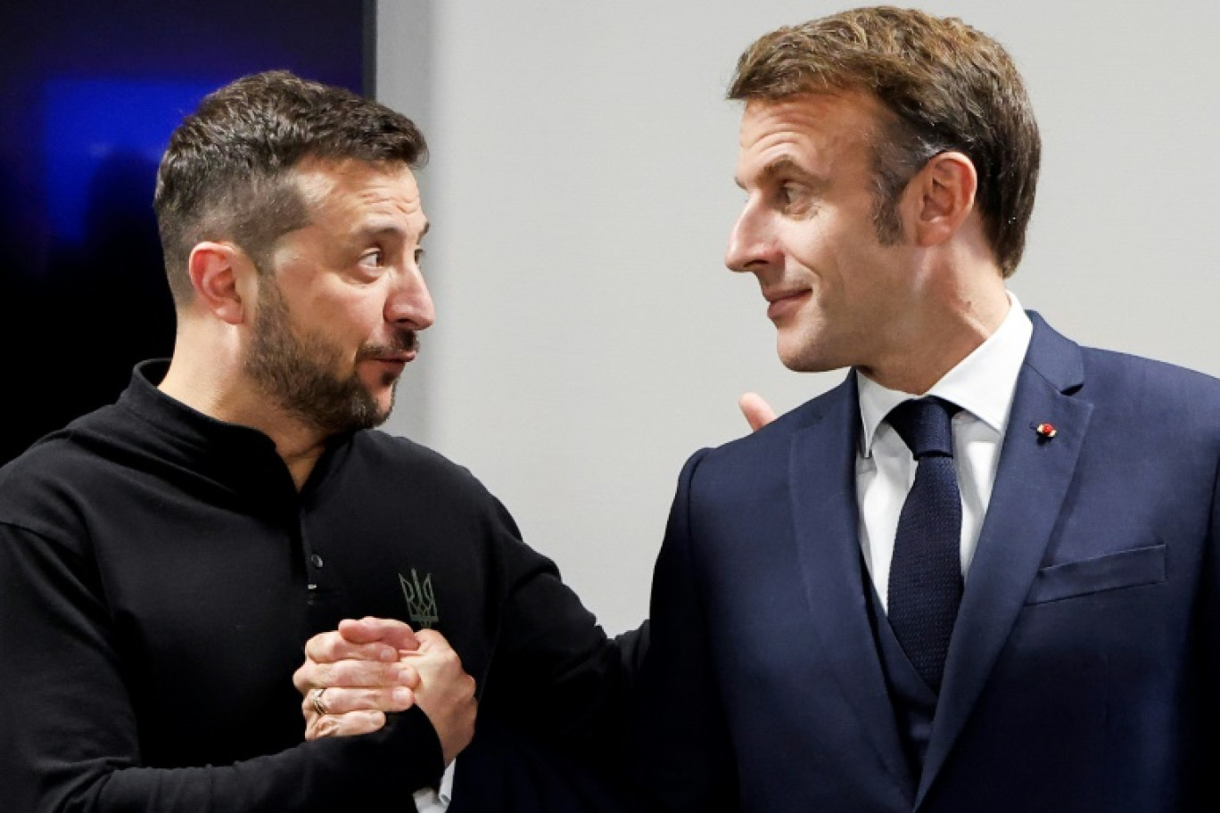 Les présidents ukrainien Volodymyr Zelensky et français Emmanuel Macron lors d'une réunion bilatérale à Budapest, le 7 novembre 2024 © Ludovic MARIN