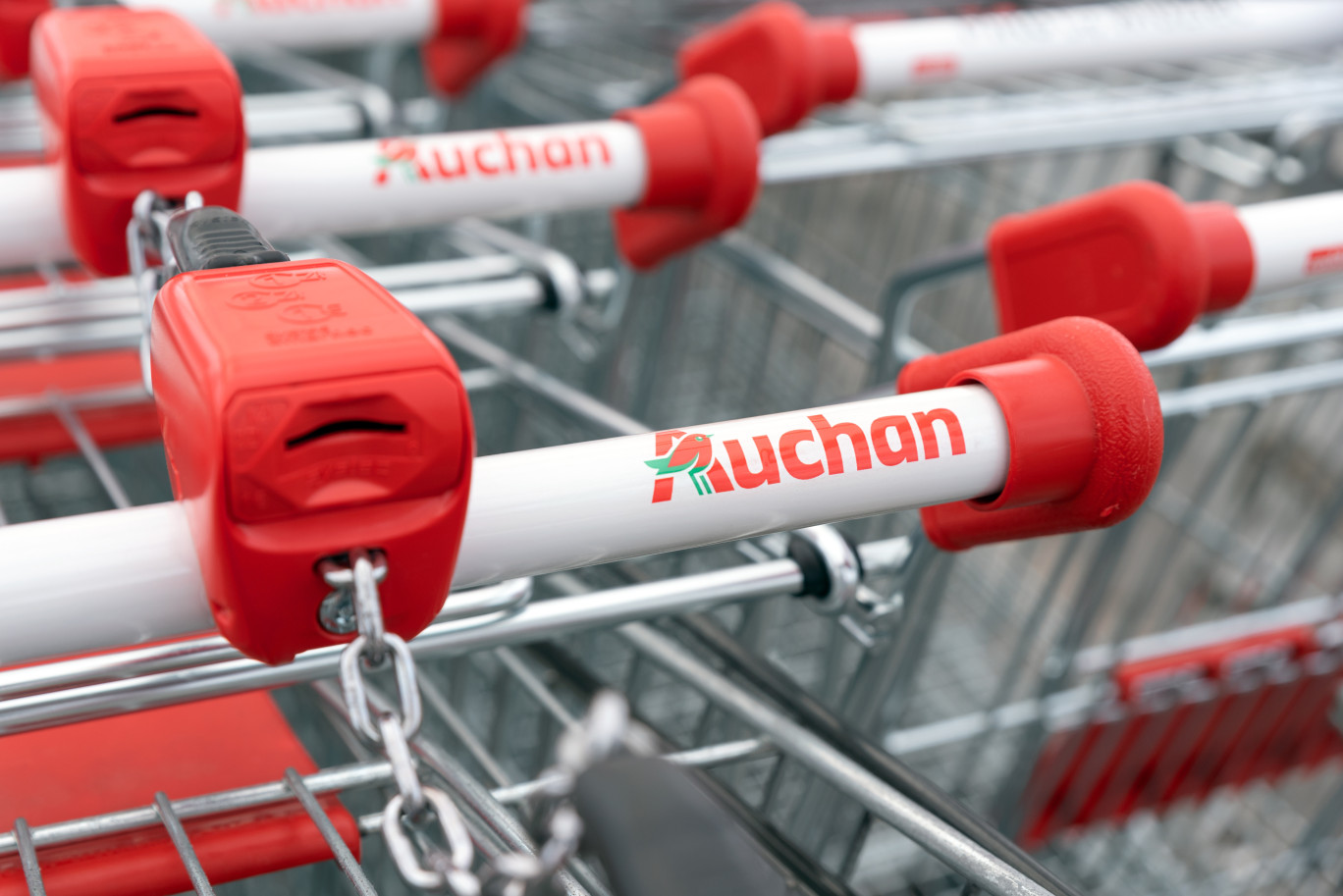 Les fermetures des magasins Auchan : un impact direct pour l'économie et l'emploi locaux. 