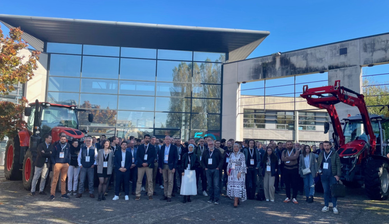 De nombreux intervenants et participants à cette conférence internationale sur les technologies et les solutions pour une agriculture performante et durable.