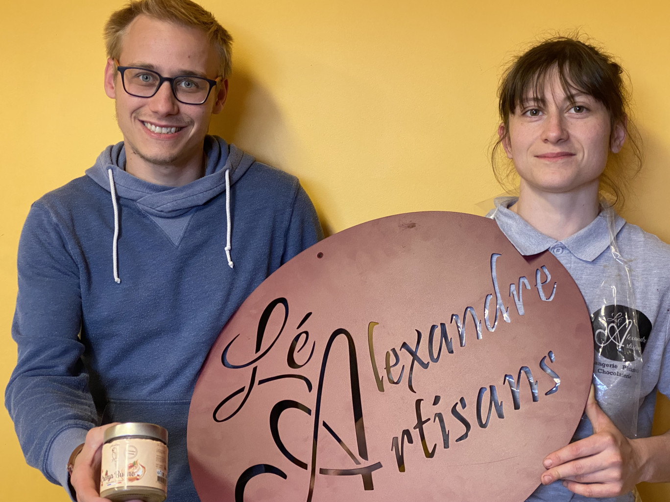 Alexandre Cousin et Léa Chauveau, 27 ans, sont les créateurs de la pâte à tartiner à succès Crema Bueno. (Photo I.Boidanghein)