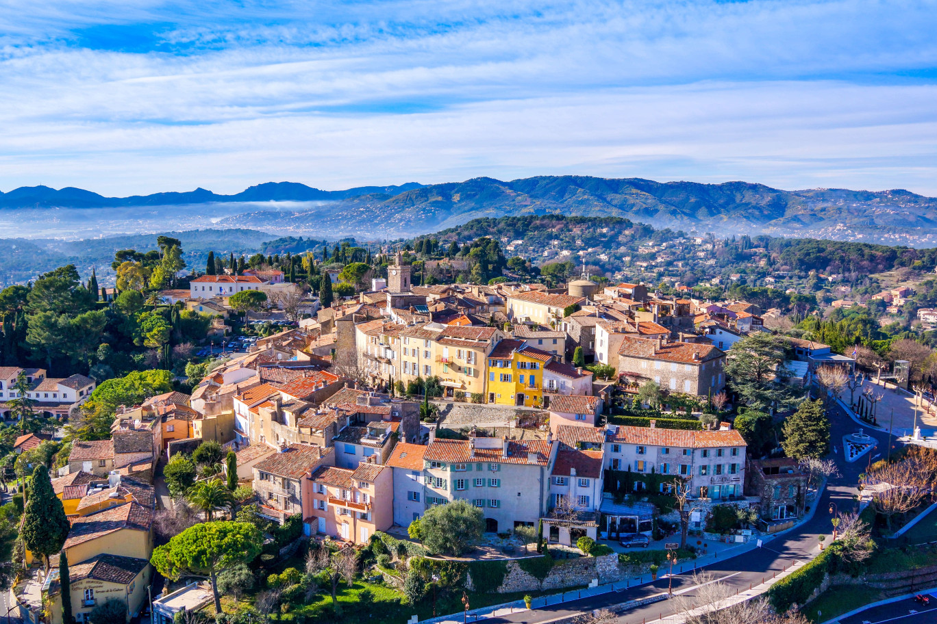 Vue aérienne de Mougins. © drone away mougins tourisme