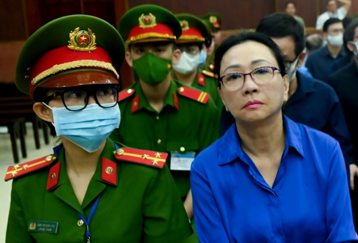 L'ancienne dirigeante Truong My Lan (D) lors du verdict de son procès en appel, qui a confirmé sa condamnation à mort prononcée en première instance, pour son rôle central dans le plus grand scandale de l'histoire du Vietnam, le 3 décembre 2024, à Ho Chi Minh-Ville © -STR