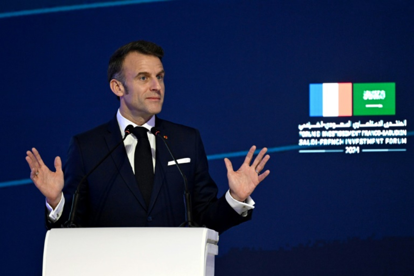 Le président Emmanuel Macron lors du Forum d'affaires franco-saoudien à Riyad le 3 décembre 2024 © JEANNE ACCORSINI