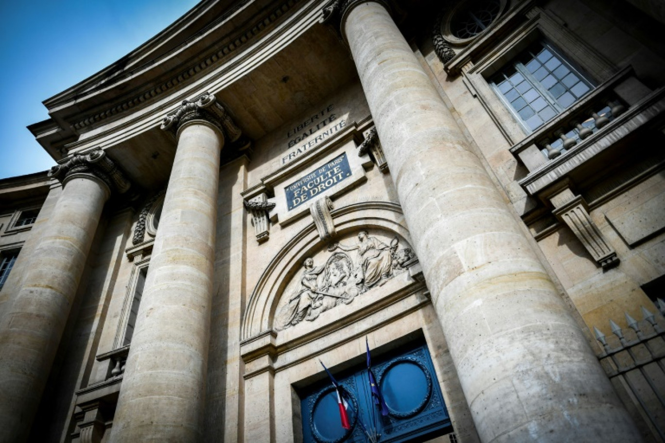 Des présidents d'université se sont mobilisés le 3 décembre 2024 face aux restrictions budgétaires demandées par le gouvernement © STEPHANE DE SAKUTIN