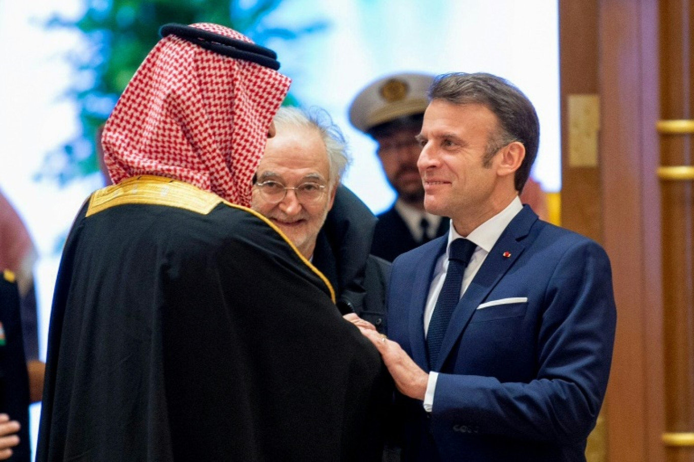 Le prince héritier saoudien Mohammed Bin Salman et le président français Emmanuel Macron à Ryad, le 3 décembre 2024 - photo publiée par le ministère saoudien des médias © -