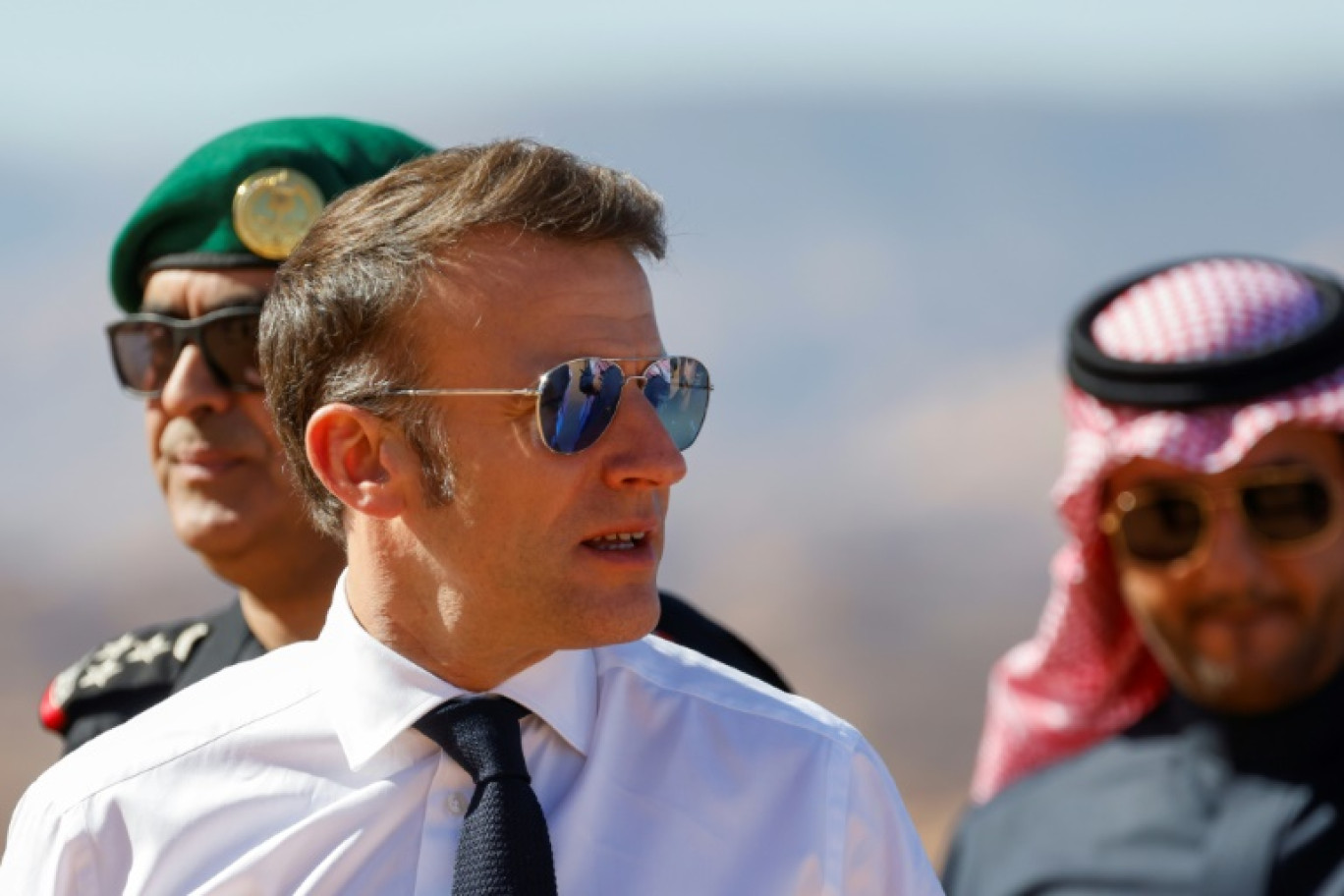 Le président français Emmanuel Macron visite la cité nabatéenne d'Hégra, près de l'oasis d'Al-Ula, le 3 décembre 2024 en Arabie saoudite © Ludovic MARIN