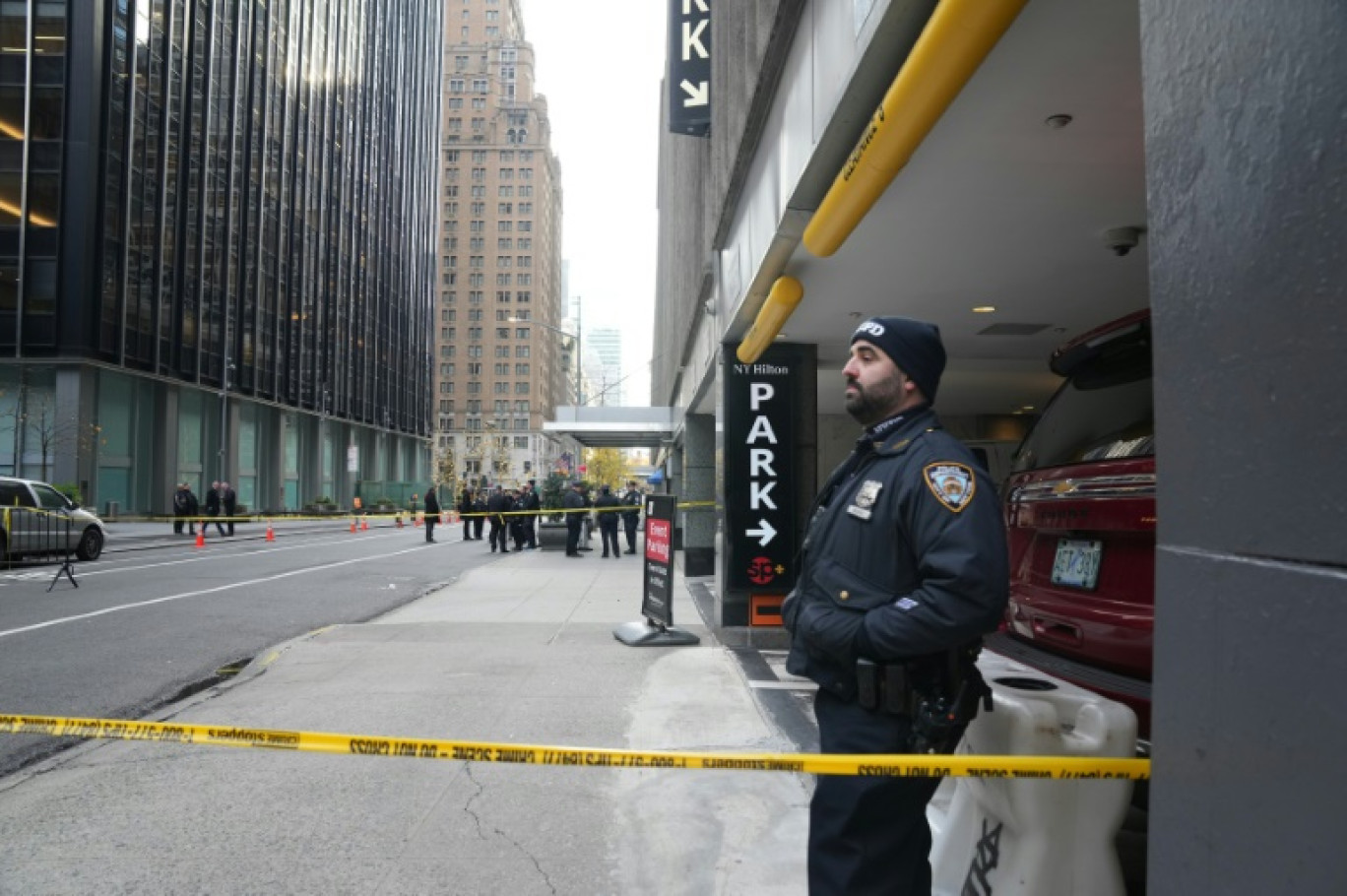 Présence policière dans le centre de New York le 4 décembre 2024, près de là où aurait été abattu le patron américain Brian Thompson © Bryan R. SMITH