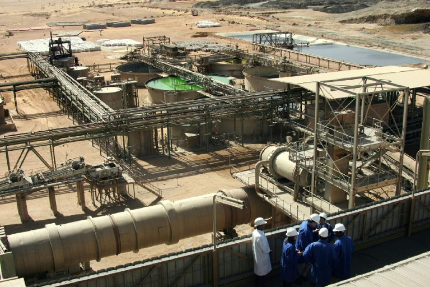 L'usine de traitement des minerais de la Somaïr, près de la mine d'uranium à ciel ouvert d'Arlit,le 23 février 2005 au Niger © PIERRE VERDY