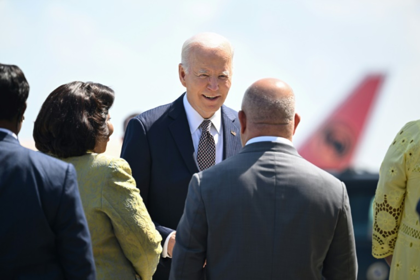 Le président américain Joe Biden à l'aéroport international de Luanda, en Angola, le 4 décembre 2024 © ANDREW CABALLERO-REYNOLDS