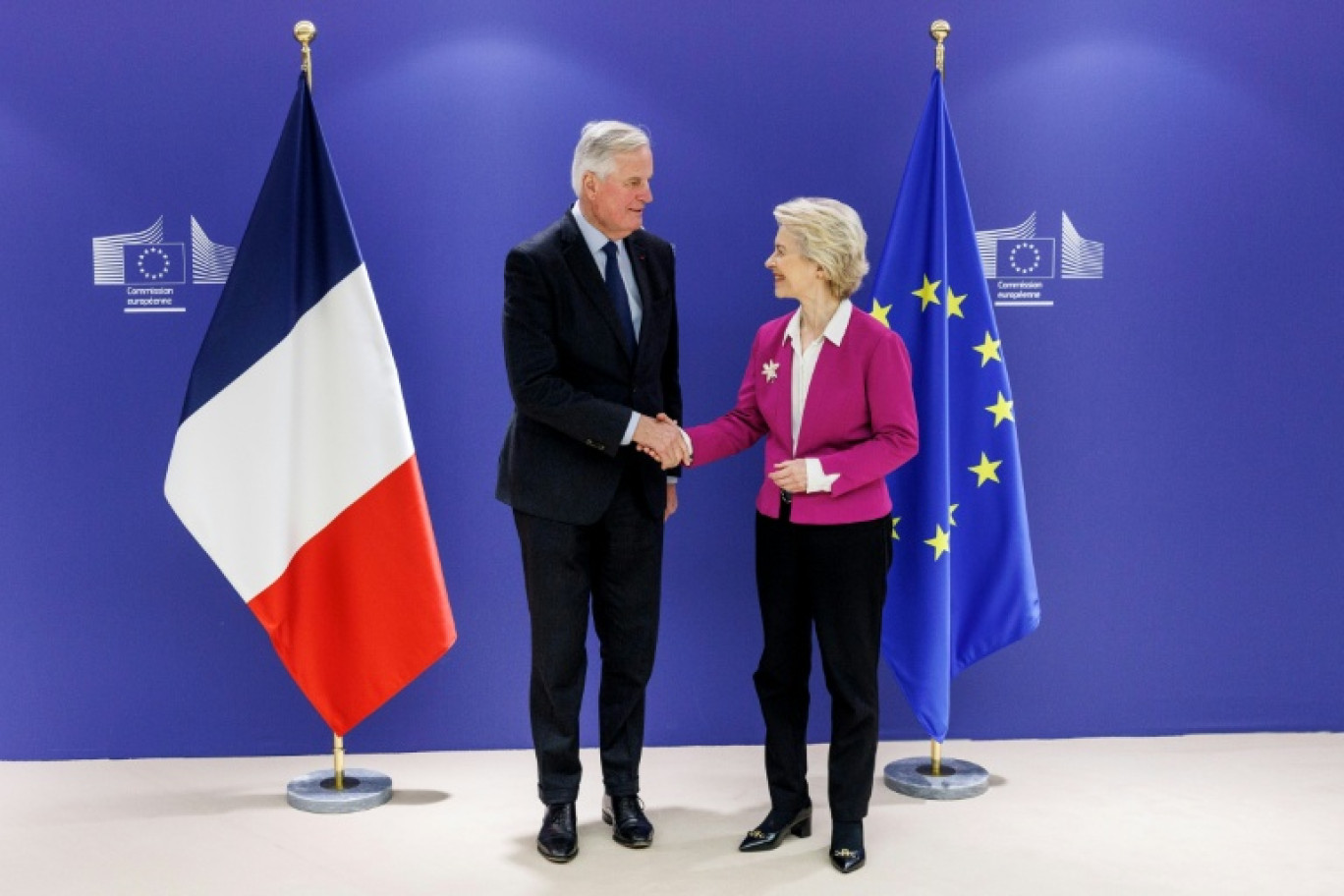 La présidente de la Commission européenne Ursula von der Leyen accueille le Premier ministre français Michel Barnier à Bruxelles le 13 novembre 2024 © Simon Wohlfahrt