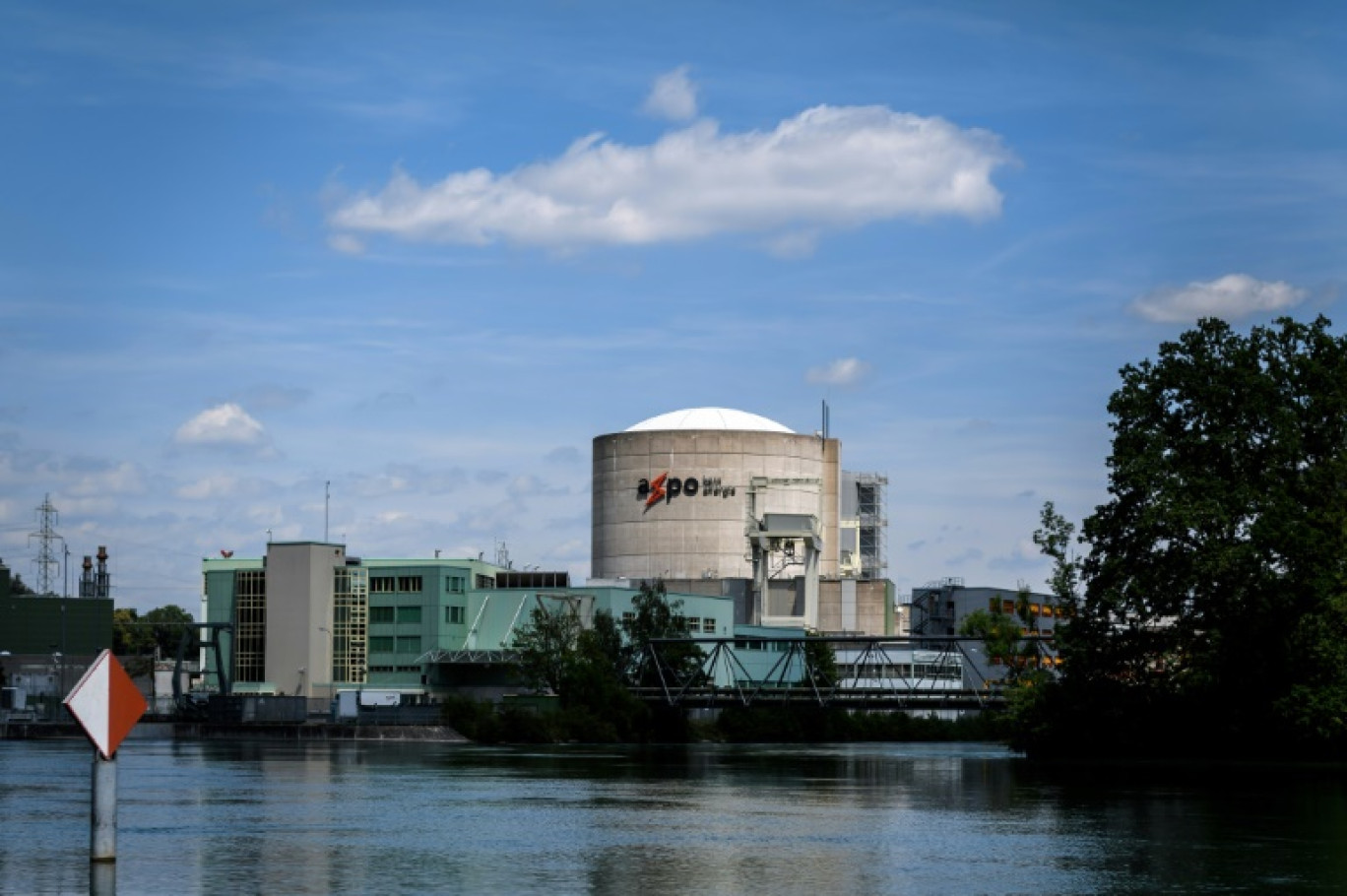 Vue de la centrale nucléaire de Beznau, près de Dottingen en Suisse, le 9 juillet 2019 © Fabrice COFFRINI