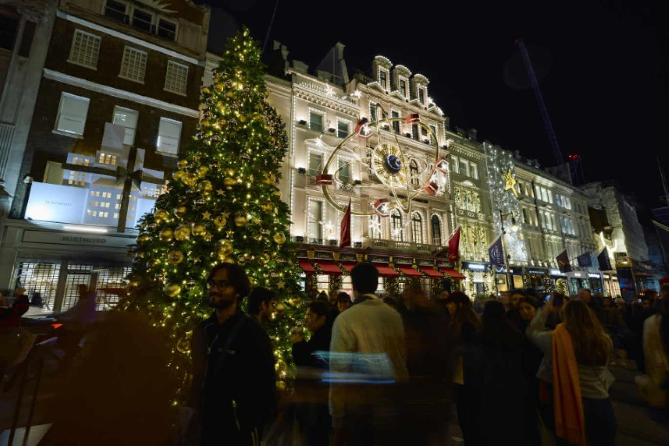 Des décorations de Noël sur Old Bond Street à Londres, le 6 décembre 2024 © BENJAMIN CREMEL