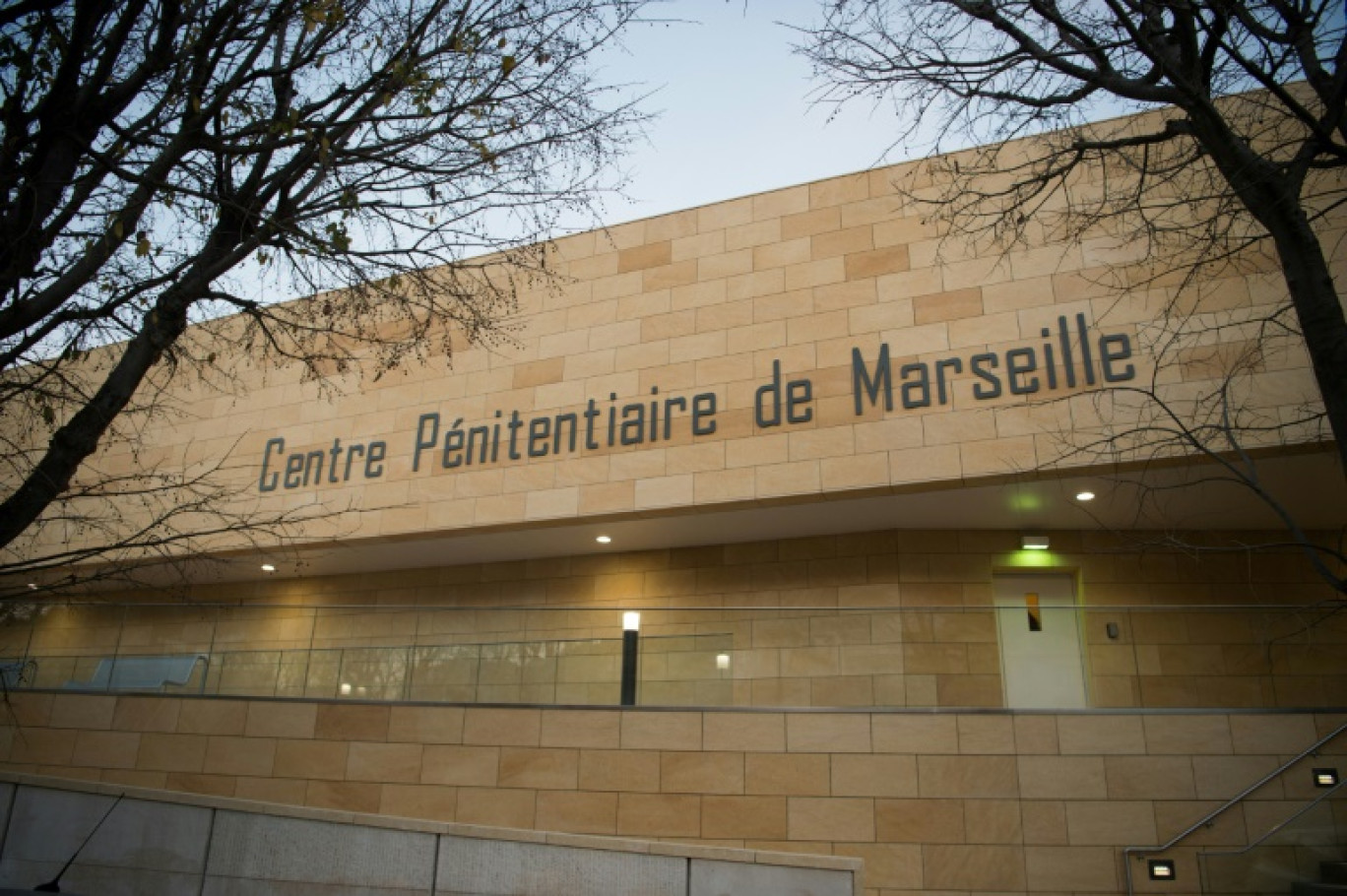 Menacés de mort, la directrice de la prison marseillaise des Baumettes et un de ses adjoints, objet d'un "contrat", ont été temporairement éloignés de leurs fonctions et placés sous protection © BERTRAND LANGLOIS