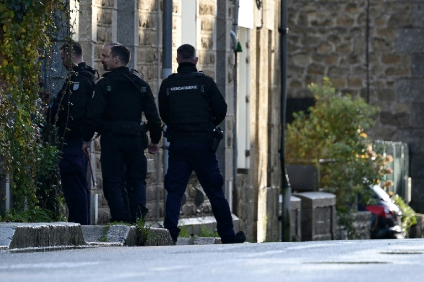 Des gendarmes enquête pour retrouver l'adolescente disparue Morgane Rivoal, 13 ans, autour de Pabu, dans les Côtes-d'Armor, le 2 décembre 2024 © Damien MEYER