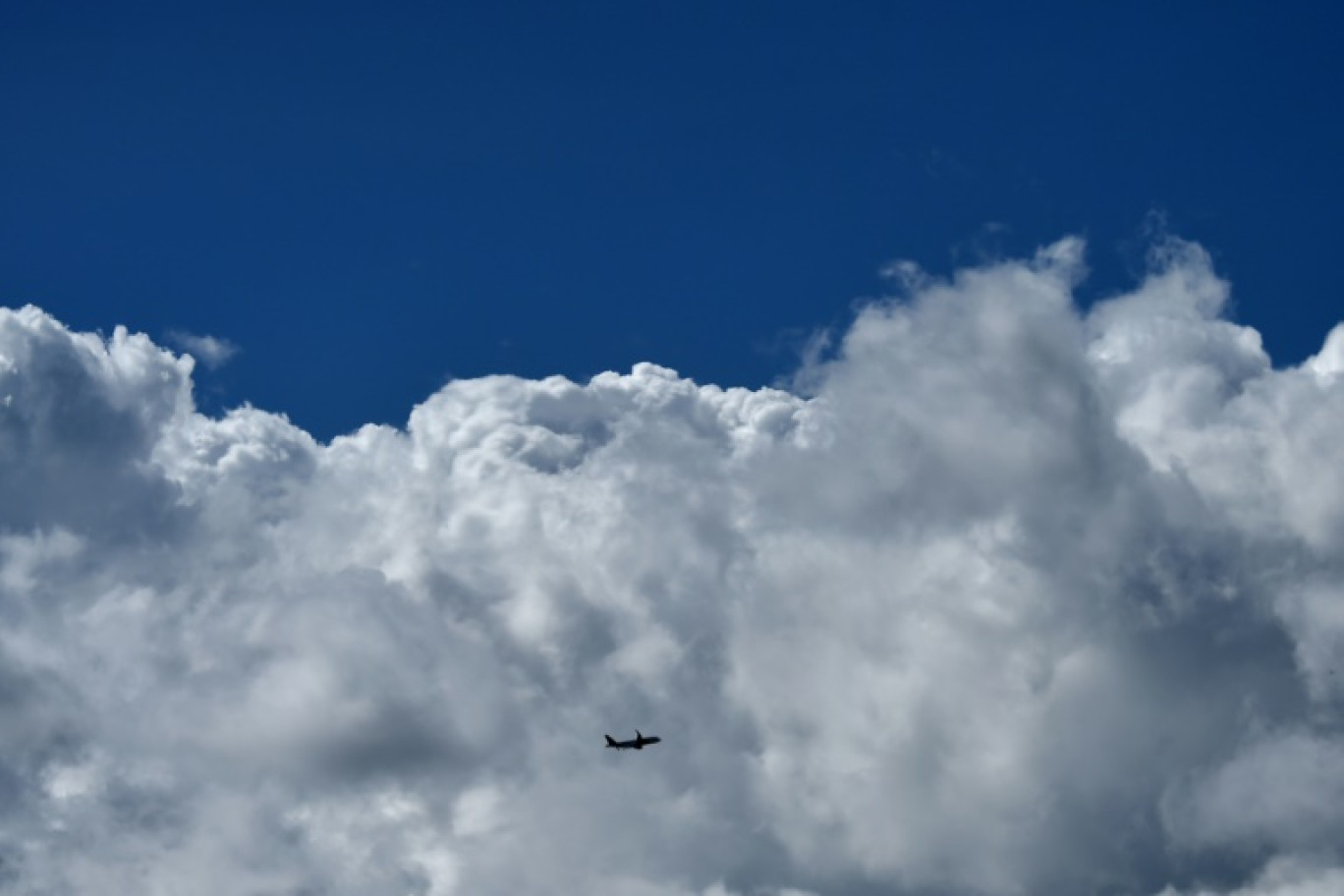 Avion au dessus de Bogota en Colombie le 22 septembre 2024. © Pablo VERA