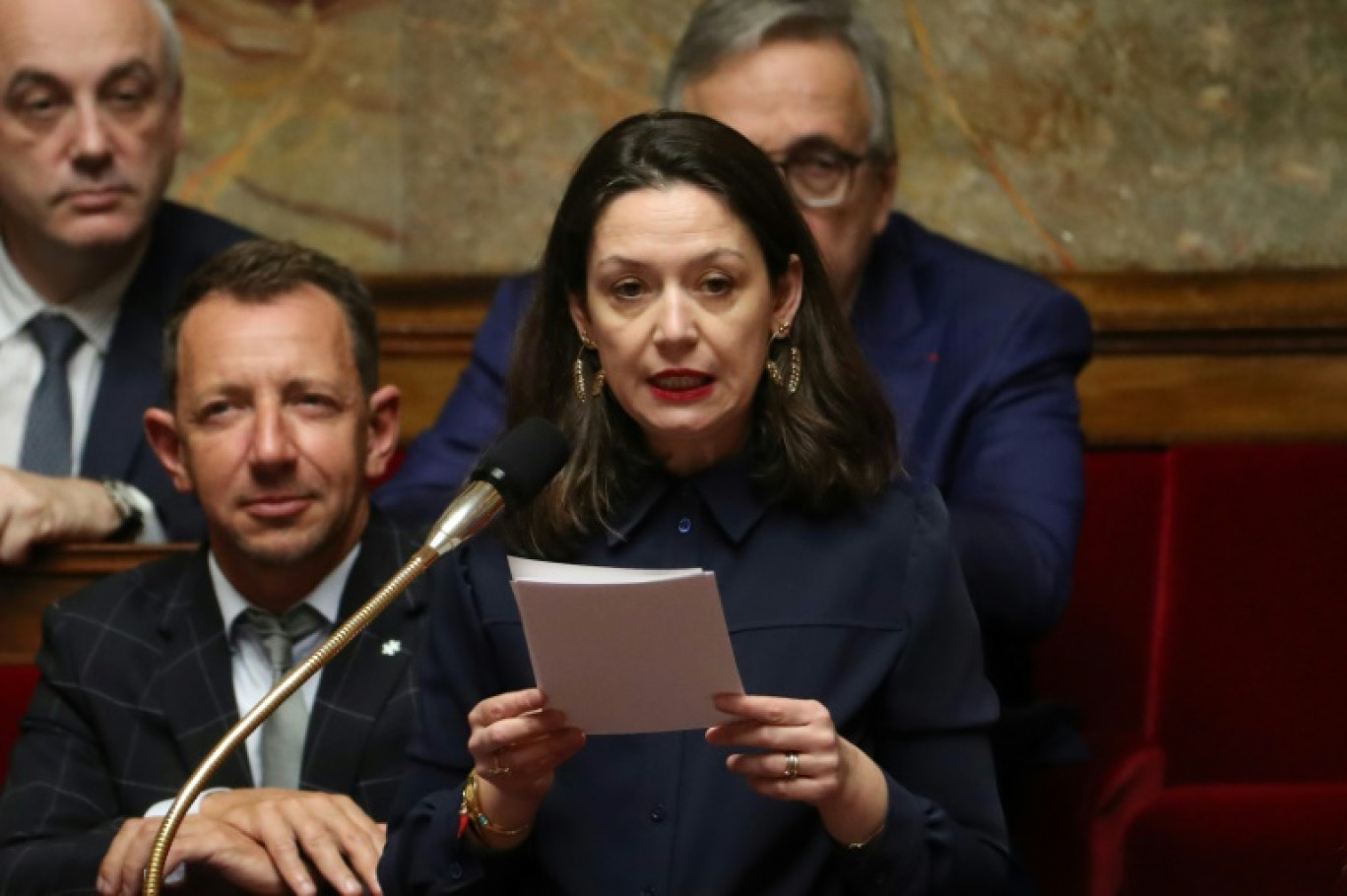 Marie-Pierre Rixain, alors députée La République en marche (LREM), qui portera plus tard la loi dite "Rixain" sur la place des dirigeantes en entreprises, le 6 mars 2019 à l'Assemblée nationale © KENZO TRIBOUILLARD