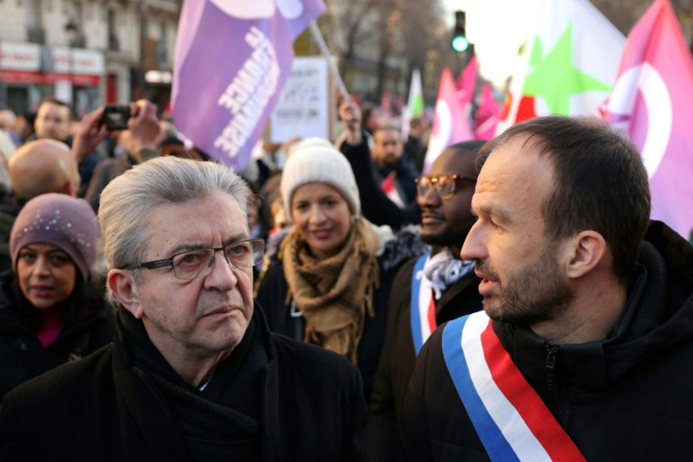 Jean-Luc Mélenchon et Manuel Bompard (LFI) lors d'une manifestation à Paris, le 17 décembre 2023 © Thomas SAMSON