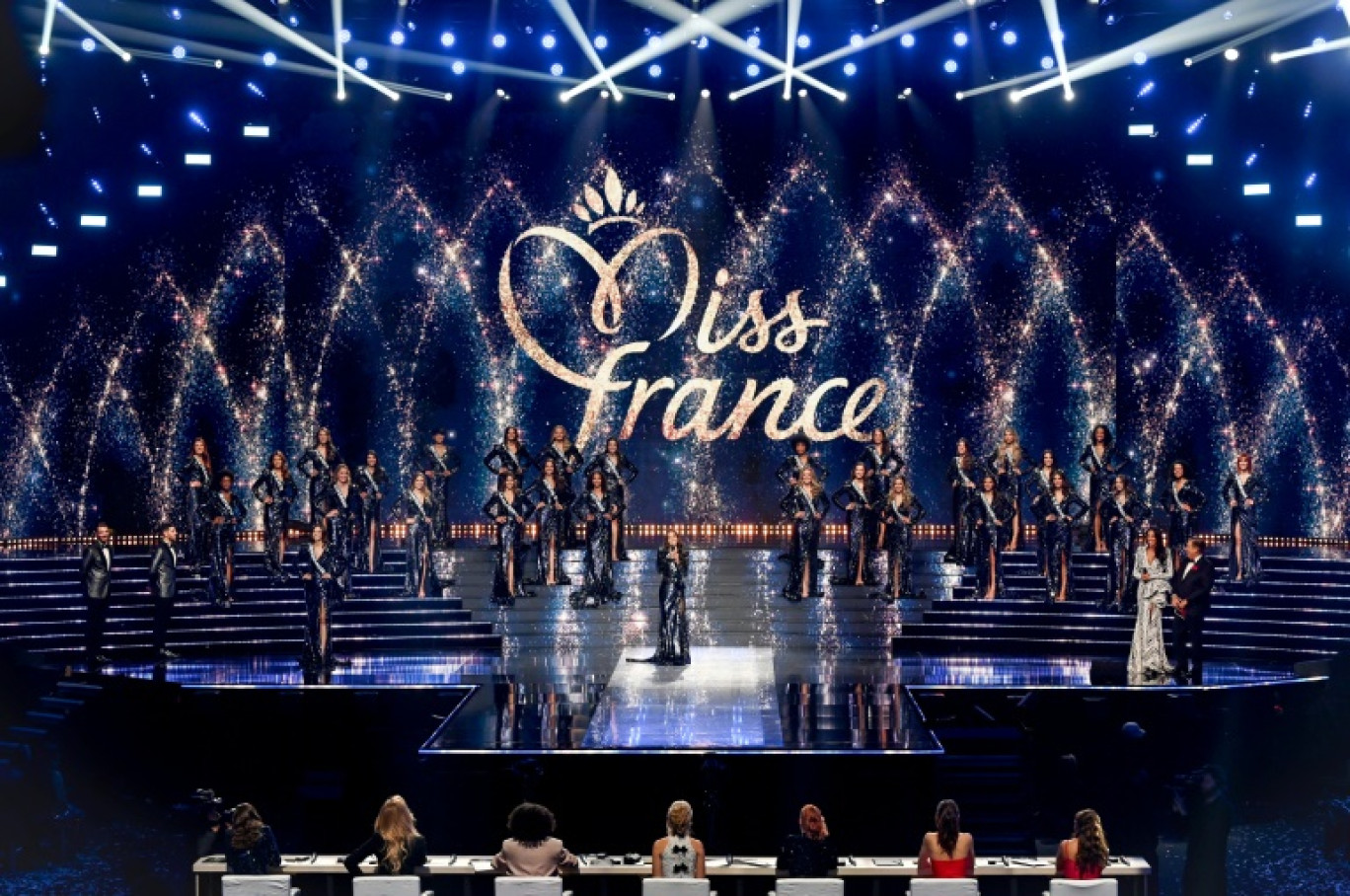 Les participantes à la demi-finale du concours de beauté Miss France 2024 à Dijon, le 16 décembre 2023 en Côte-d'Or © ARNAUD FINISTRE